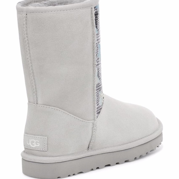 NIB UGG Classic Sequin Stars Short Boot size 6 - Picture 3 of 7